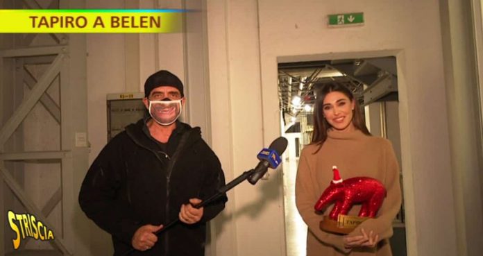 Tapiro d’oro a Belen Rodriguez da Striscia la Notizia: è record | video Mediaset tapiro d'oro a Belen Rodrigurz