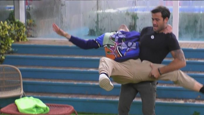 “Obsesion” degli Aventura, rivisitata da Tommaso Zorzi e Pierpaolo Pretelli al Grande Fratello Vip | Video Mediaset Zorzi-Pretelli-obsesion