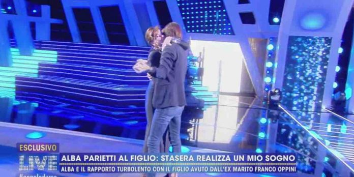 Alba Parietti e Francesco Oppini ballano sulle note di “Portami a ballare” a Live Non è la D’Urso | Video Mediaset Alba Parietti e Francesco Oppini a Live Non è la D'Urso
