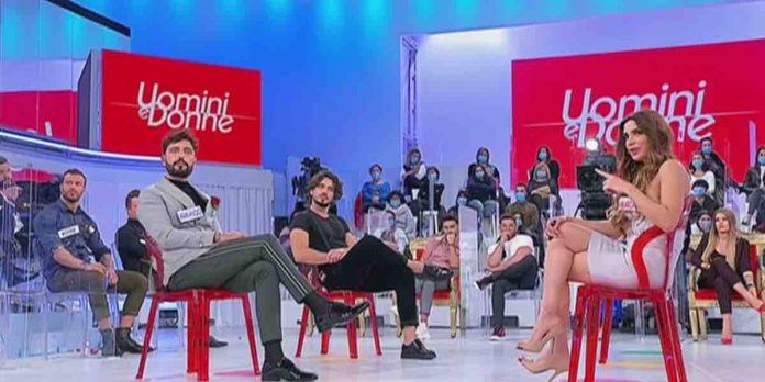 Uomini e Donne, scontro fra Armando e Marianna. La dama: “voleva baciarmi, io continuo solo con Gianluca” | Video Witty Tv Armando e Marianna a Uomini e Donne