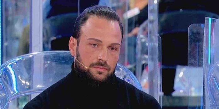 Uomini e Donne, Enzo diviso fra Brunilde e Claudia: “ho avuto degli alti e bassi” | Vide Witty Tv Enzo Uomini e Donne