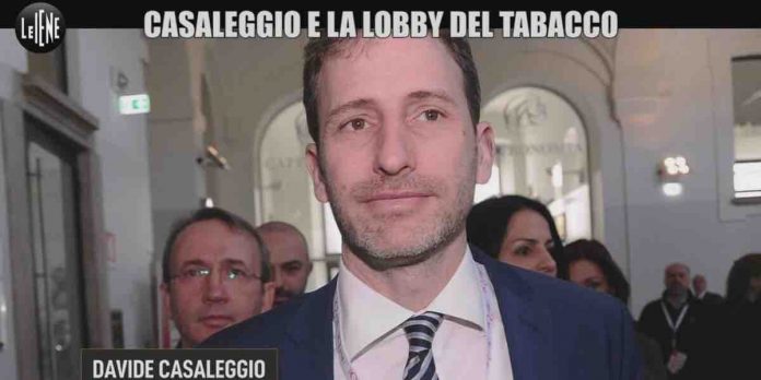 Le Iene, la vicenda di Casaleggio e il contratto con un gigante del tabacco | Video Mediaset Le Iene Casaleggio