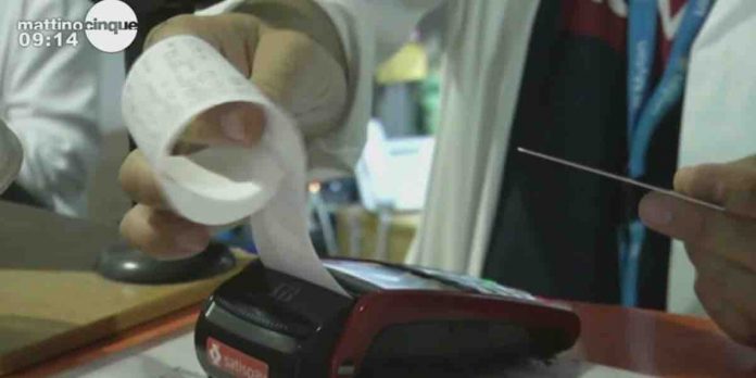 Mattino 5, al via la lotteria dello scontrino: come funziona? | Video Mediaset Lotteria dello scontrino a Mattino 5