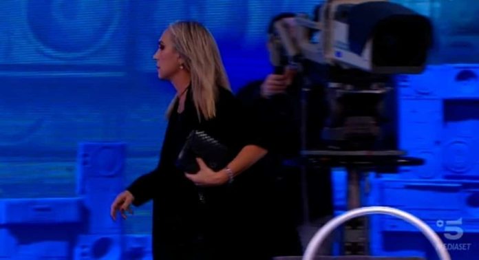 Amici 20 lite per la danza: Alessandra Celentano abbandona lo studio dopo le accuse di bullismo | Video Witty Tv Amici 20 Alessandra Celentano