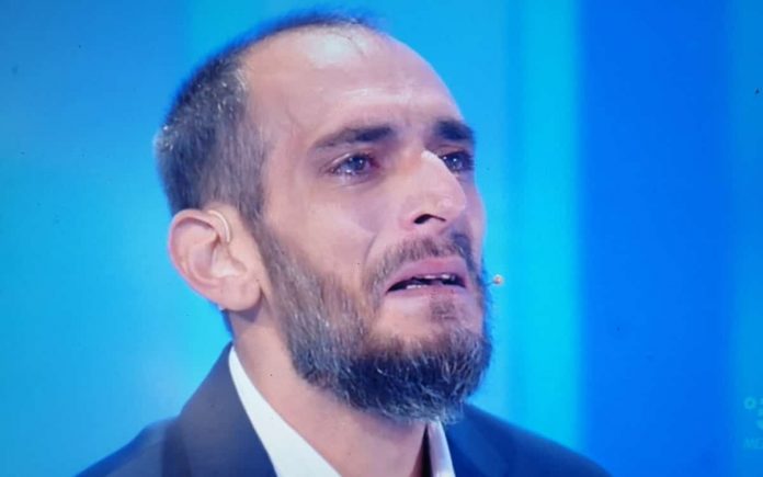 C’è Posta per te, Alessandro si fa perdonare da Florinda dopo il tradimento | Video Witty Tv C'è Posta per te Alessandro