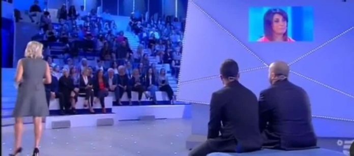 C’è Posta per te: Giovanna, in lacrime, viene rifiutata dai due figli | Video Witty Tv C'è Posta per te Giovanna