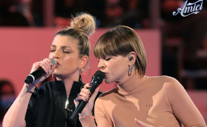 Emma Marrone e Alessandra Amoroso ad Amici 20: una esibizione emozionante | Video Witty Tv Emma e Alessandra Amici 20