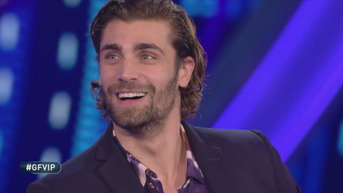 Mario Ermito in studio dopo l’eliminazione dal Grande Fratello Vip | Video Mediaset Ermito in studio