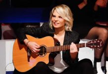 Gianni Morandi a C’è Posta per te 2021: anche Maria De Filippi ‘suona’ la chitarra? Maria De Filippi a C'è Posta per te