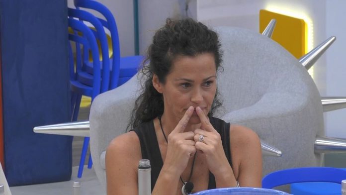 GF Vip: Samantha De Grenet contro il progetto artistico di Maria Teresa Ruta: “Ho capito che non le sono simpatica” | Video Mediaset samantha