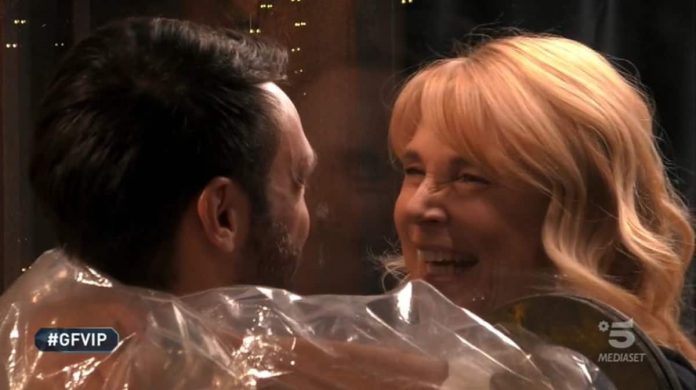 Sorpresa ad Andrea Zenga al GF Vip, la mamma Roberta Termali | Video Mediaset Sorpresa a Zenga