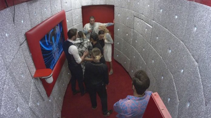 Stefania Orlando, dopo la puntata disperata apre la Porta Rossa perchè vuole andare via! | Video Mediaset Stefania vuole andare via