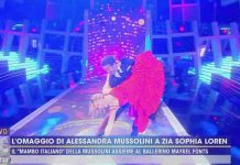 Alessandra Mussolini omaggia la zia Sophia Loren a Live Non è la D’Urso | Video Mediaset Alessandra Mussolini