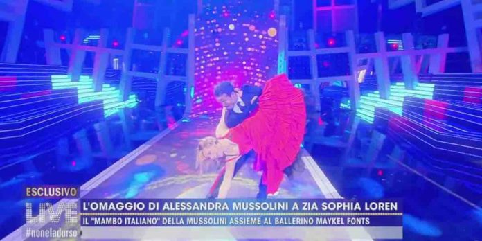 Alessandra Mussolini omaggia la zia Sophia Loren a Live Non è la D’Urso | Video Mediaset Alessandra Mussolini