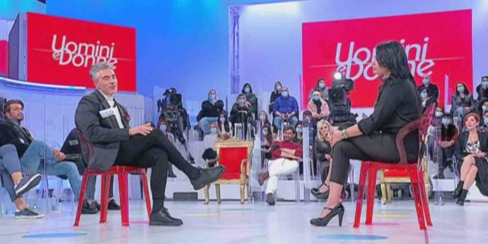 Uomini e Donne, Gianluca e Denicet escono insieme dal programma: una nuova coppia è nata | Video Witty Tv Gianluca e Denicet a Uomini e Donne