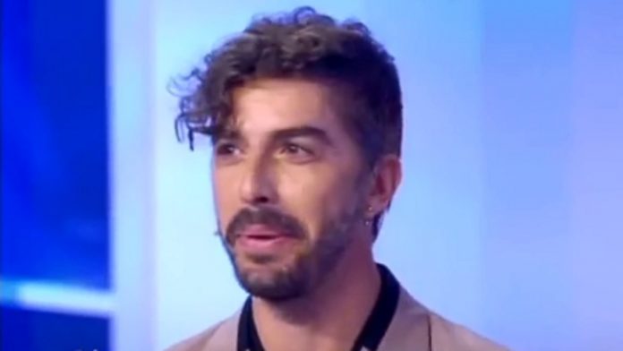 Michele Riondino a C’è Posta per te: una sorpresa ad un dolce papà | Video Witty Tv michele riondino