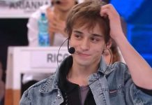 Amici 20, Evandro eliminato: l’abbraccio di tutti i compagni di classe | Video Witty Tv Amici 20 Evandro eliminato