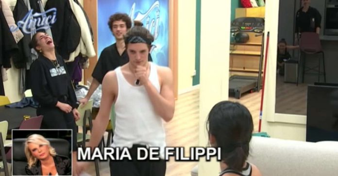 Amici 20, Tommaso imita Alessandra Celentano e Maria De Filippi | Video Witty Tv Amici 20 Tommaso
