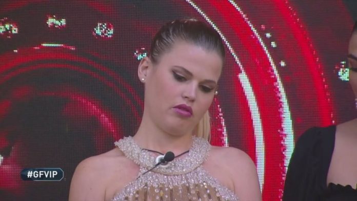Grande Fratello Vip 2021, chi è uscito ieri sera lunedì 1° febbraio? Eliminata Carlotta dell’Isola | Video Mediaset Carlotta eliminata