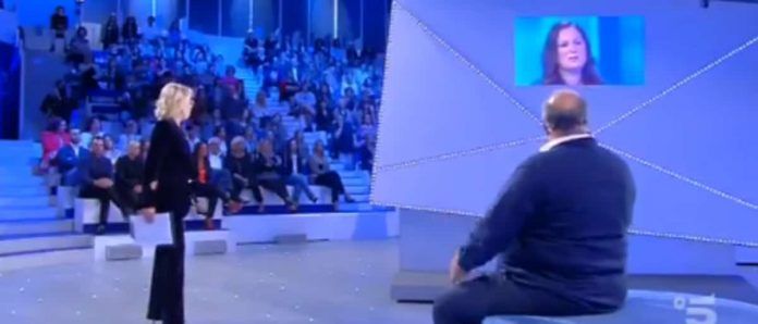 C’ è Posta per te 2021: Giovanna incontra il suo papà dopo 30 anni | Video Witty Tv C'è Posta per te 2021 Giovanna