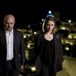 Ascolti tv 12 novembre 2025: Il Commissario Montalbano (15.6%), La notte nel cuore (14.4%), Affari Tuoi, La Ruota della Fortuna | Dati Auditel Il commissario Montalbano 2021