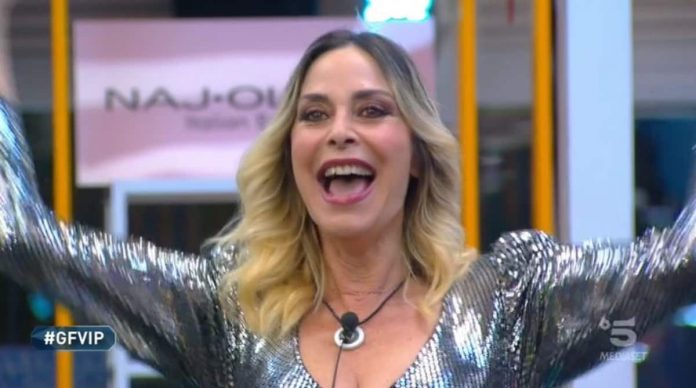 Chi è il quarto finalista del Grande Fratello Vip? Stefania Orlando batte Samantha De Grenet e approda in Finale | Video Mediaset Stefania 4 finalista