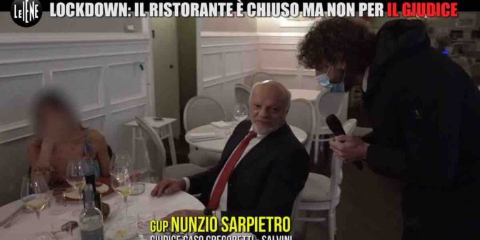 Le Iene, Lockdown e ristoranti chiusi: sorpreso a pranzo il giudice Nunzio Sarpietro | Video Mediaset lockdown ristorante chiuso sampietro le iene