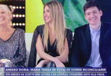 Maria Teresa Ruta contro le cinque sfere a Live Non è la D’Urso | Video Mediaset Maria Teresa Ruta con i figli Guenda e Gian Amadeo
