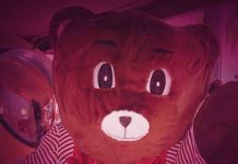 Il Cantante Mascherato 2021, Orsetto eliminato: chi si nascondeva sotto la maschera? Orsetto de Il cantante mascherato 2021