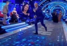 GF Vip, Topo in studio? Signorini scappa, ma è uno scherzo di Malgioglio | Video Mediaset Alfonso signorini Scappa dallo studio del Gf Vip per un topo finto