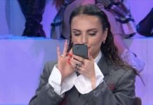 Amici 2021: Arisa, Rudy Zerbi e i messaggi notturni in chat | Video Witty Tv Amici 2021 Arisa