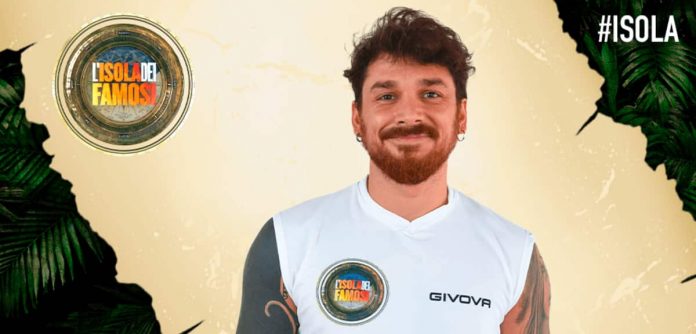 Isola dei famosi 2021: Andrea Cerioli è ufficialmente un nuovo naufrago con il gruppo dei Burinos | Video Mediaset Andrea Cerioli