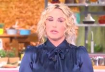 È sempre Mezzogiorno: Antonella Clerici in lacrime per le vittime del Covid Antonella Clerici in lacrime