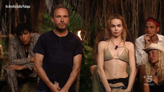 Isola dei Famosi 2021, chi è uscito ieri sera giovedì 18 marzo? Eliminato Il Visconte Ferdinando Guglielmotti | Video Mediaset Eliminato il Visconte