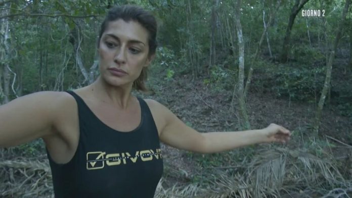 Isola dei Famosi 2021: Elisa Isoardi Aspirante leader dei Rafinados | Video Mediaset Elisa Isoardi aspirante leader