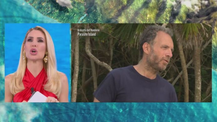 Isola dei Famosi 2021: Il Visconte Ferdinando Guglielmotti rimane a Parasite Island al posto di Maddaloni | Video Mediaset Il Visconte rimane all'isola