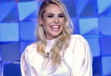 Ilary Blasi a Verissimo: risate e lacrime con Silvia Toffanin parlando di genitori scomparsi | Video Mediaset Ilary Blasi a Verissimo