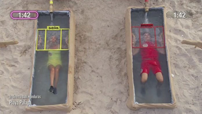 Isola dei Famosi 2021: la prova Immunità, vincono ancora i Burinos | Video Mediaset Prova immunità