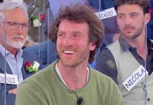 Uomini e Donne, la presentazione di Damiano, ma Tina lo avvisa: “ti piacerebbe una donna più grande di te?” | Video Witty Tv Damiano a Uomini e Donne