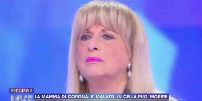 Gabriella, la mamma di Fabrizio Corona a Live Non è la D’Urso: “mio figlio può morire in carcere” | Video Mediaset mamma Corona a Live Non è la D'Urso