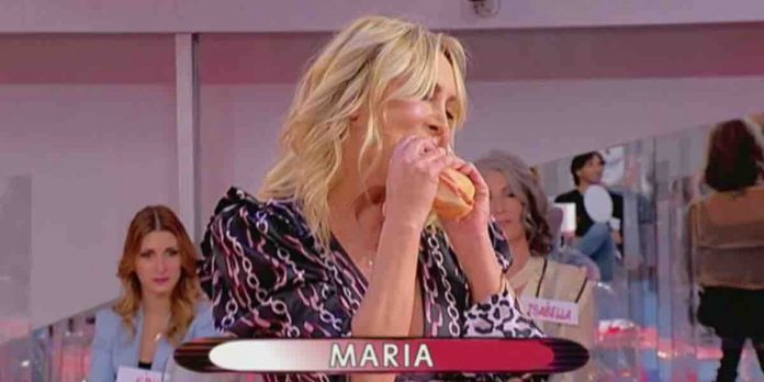 Uomini e Donne, Armando: “Maria e Alessandro non è normale che uscite con altri” | Video Witty Tv Maria sfilata a Uomini e Donne