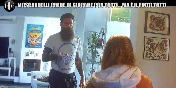 Scherzo Moscardelli a Le Iene: sogna di giocare con Totti, ma… | Video Mediaset Scherzo Moscardelli a Le Iene