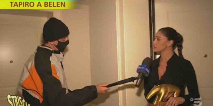 Tapiro d’oro a Belen Rodriguez, la consegna a Striscia La Notizia | Video Mediaset Tapiro Belen Rodriguez Striscia