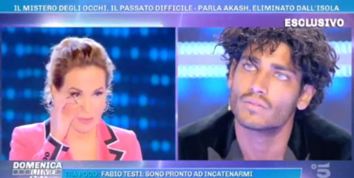 Akash Kumar a Domenica Live: la verità sugli occhi e le frasi su Instagram | Video Mediaset akash kumar