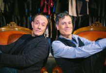 I comici Ale e Franz tornano in tv con il programma “Fuori Tema”: “Abbiamo osato di più ironizzando sulla tv del dolore” Ale e Franz con "Fuori Tema"