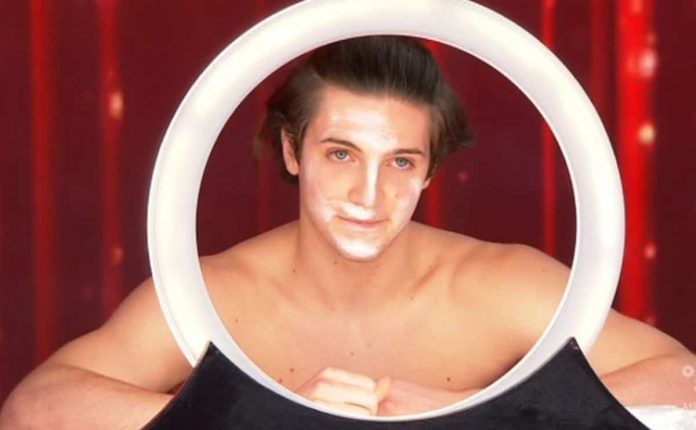 Amici 2021 Tommaso balla sulle note di Ridi pagliaccio | Video Witty Tv Amici 2021 Tommaso