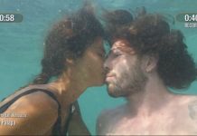 Isola dei Famosi 2021: Ignazio Moser accetta la prova del Bacio in apnea | Video Mediaset Bacio in apnea