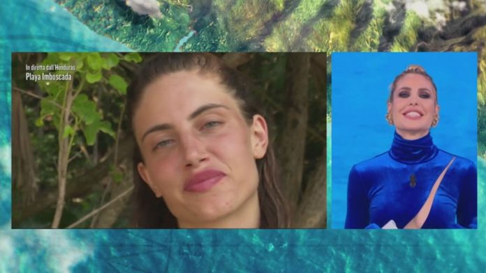 Isola dei Famosi 2021: Beatrice Marchetti – eliminata – decide di rimanere a Playa Imboscada da sola | Video Mediaset Beatrice a Playa Imboscada