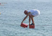 Isola dei Famosi 2021, prova Leader: vince Roberto Ciufoli contro Valentina Persia | Video Mediaset Leader Roberto Ciufoli