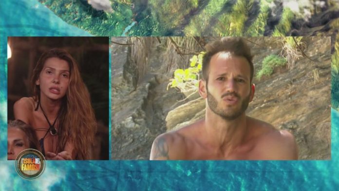 Isola dei Famosi 2021: Manuela Ferrera si ribella al gruppo degli Arrivisti | Video Mediaset Manuela Ferrara contro gli arrivisti